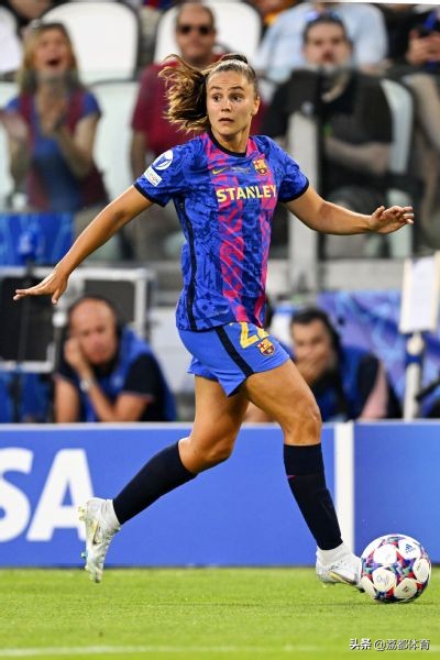 国际足球界女运动员向世人证明实力