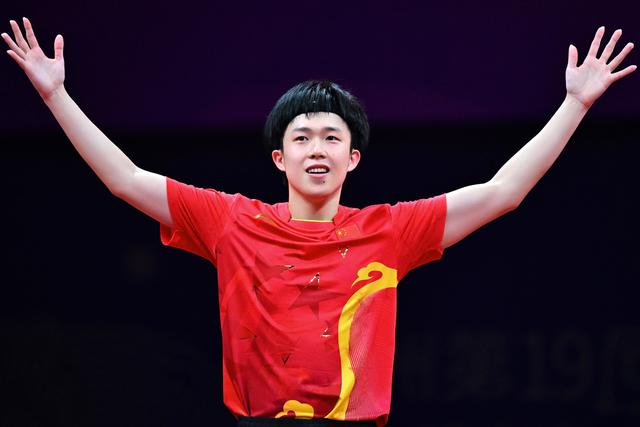 关于劲敌对决！选手拼尽全力，争夺领先地位的信息