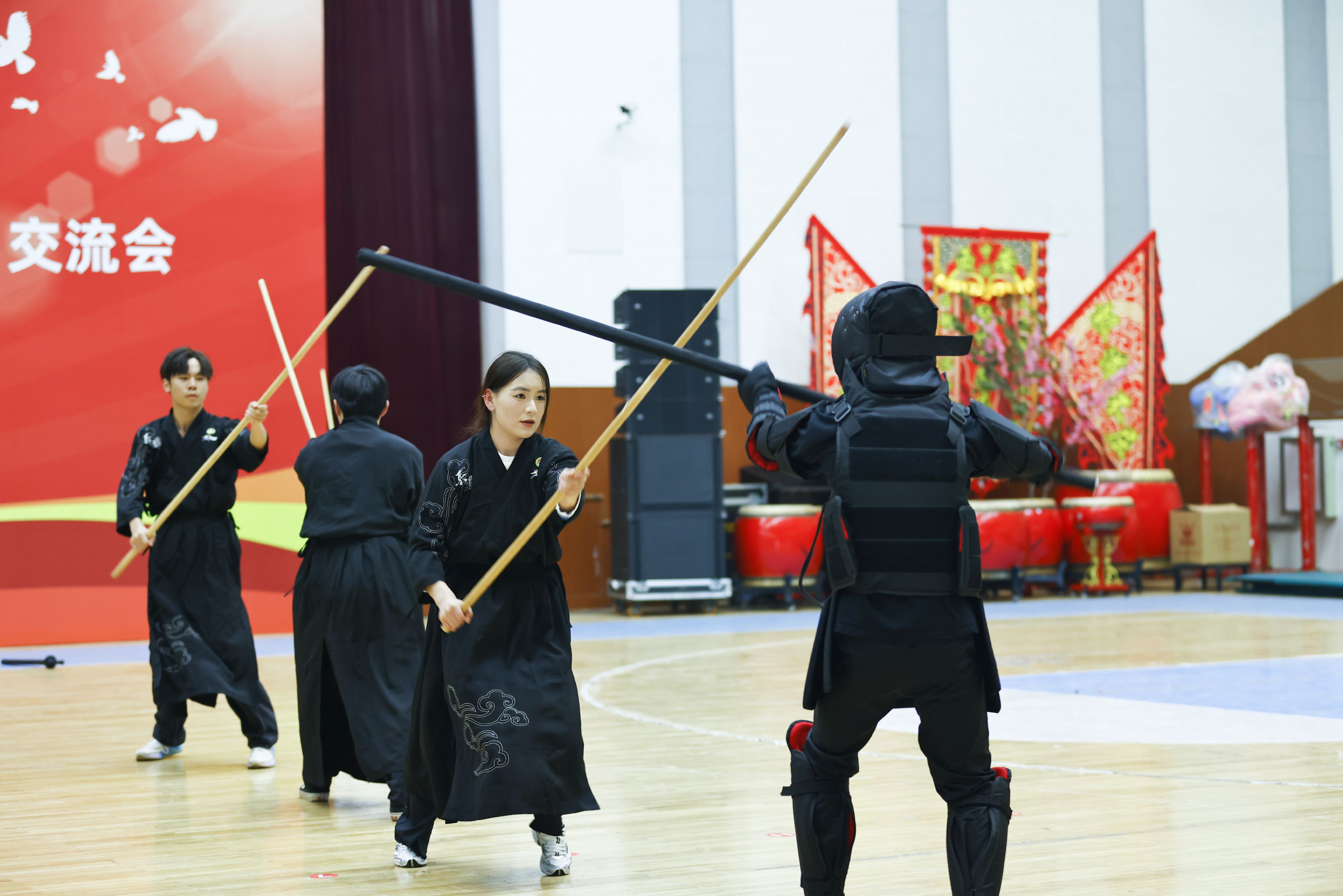 关于英勇无畏！比赛中球员们不畏艰难奋勇作战的信息